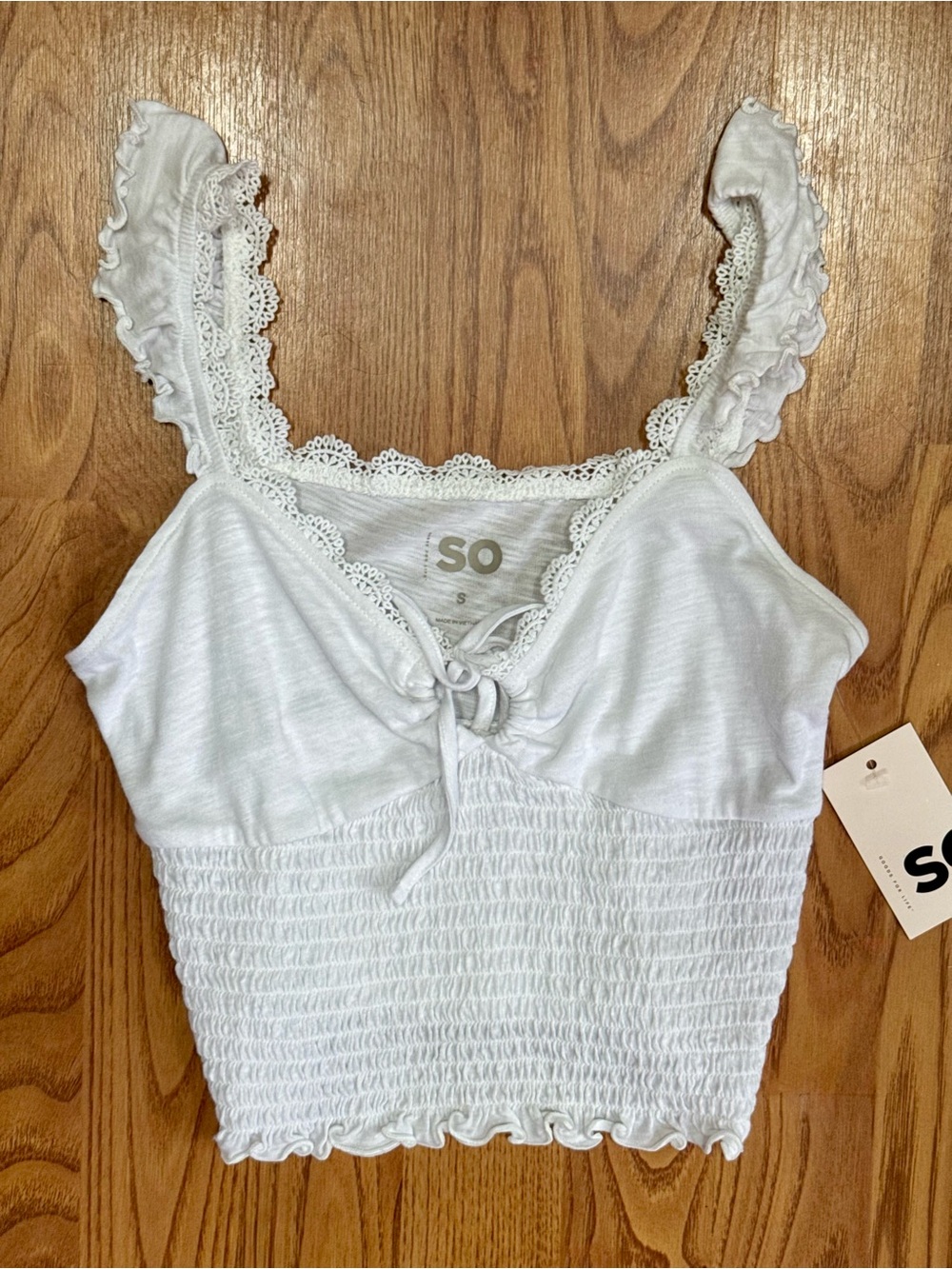 â¤ď¸NWT SO White Lace Trim Smocked Keyhole Tie-Front Crop Too Camisole Shirt (B17)